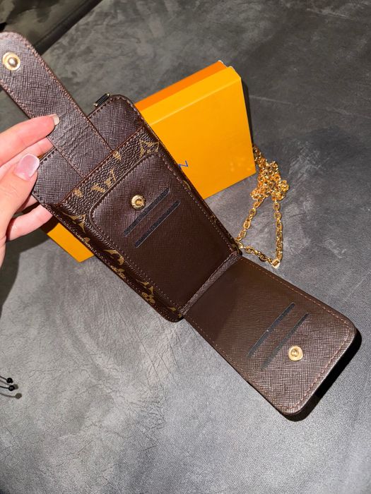 Дамска чантичка на Louis Vuitton