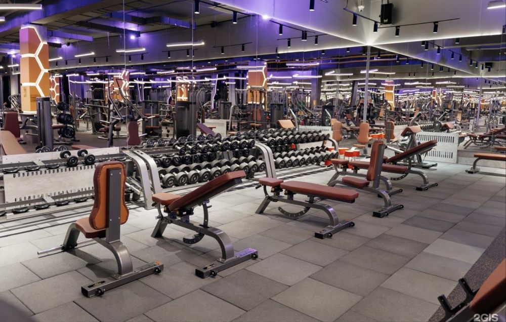 Продаю абонемент в спорт зал на 12 месяцев