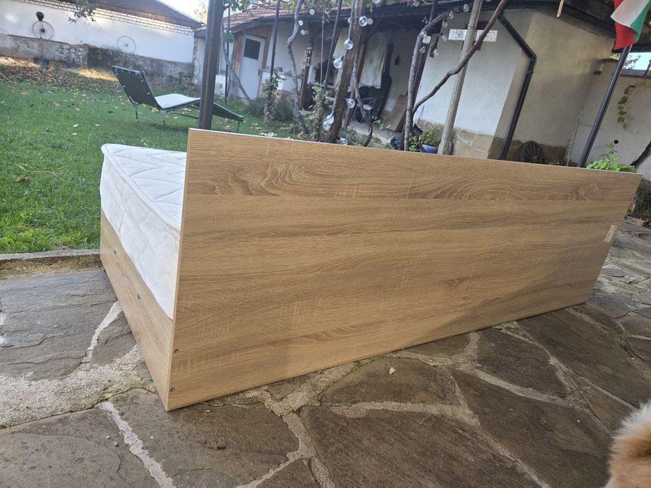 Легла с повдигащ механизъм