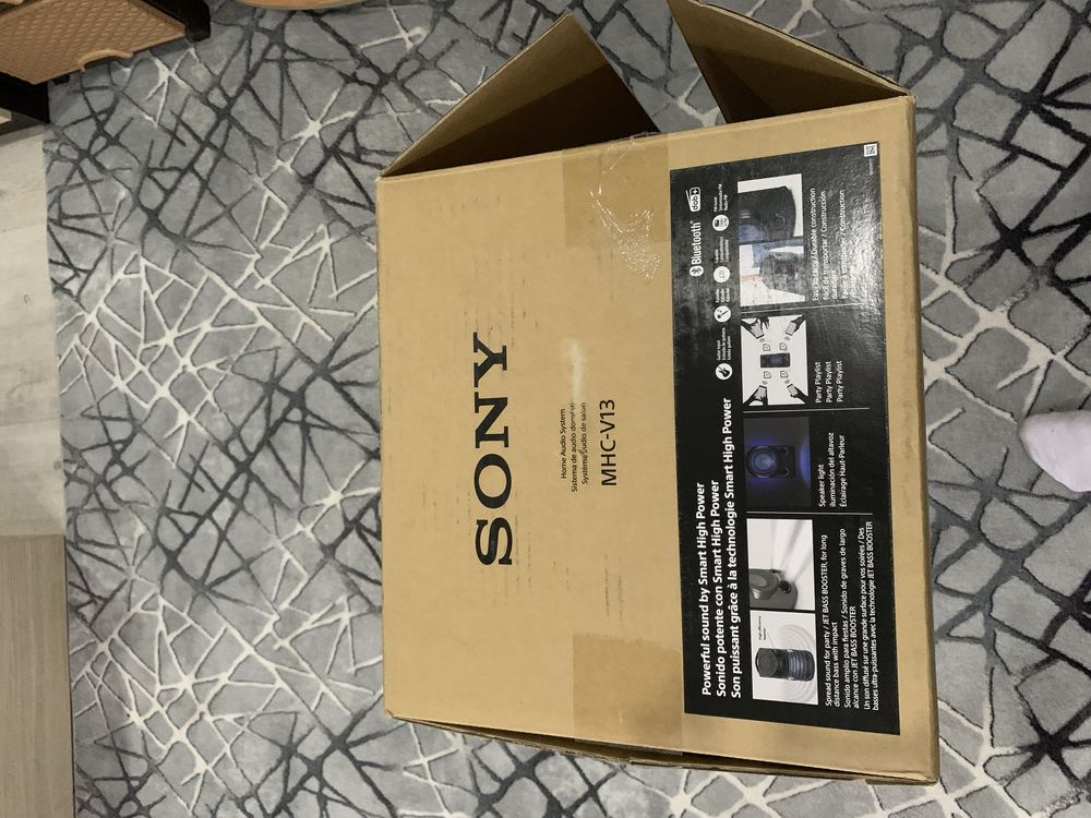 Продавам SONY MHC-V13