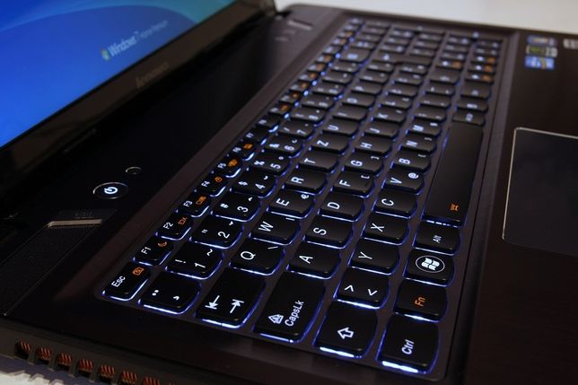 Lenovo Y580 Core i7 GTX660M Full hd ноутбук в идеальном состоянии