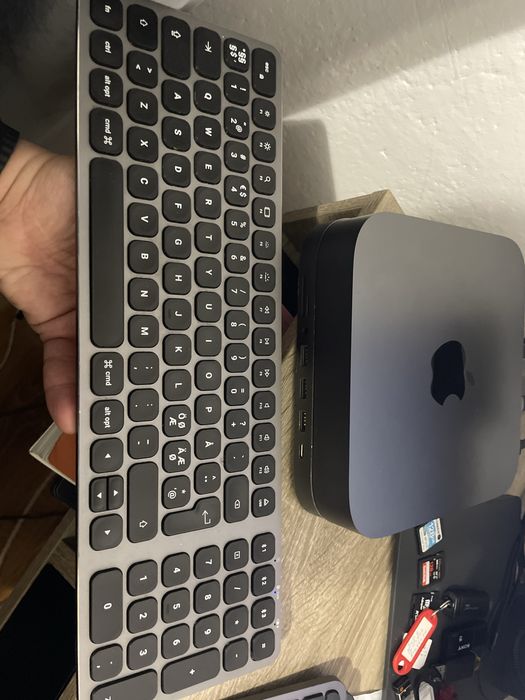 PC Apple Mac Mini i5 2018 + dock si tastatura Satechi