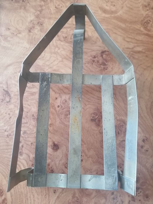 Металлическая подставка под утюг