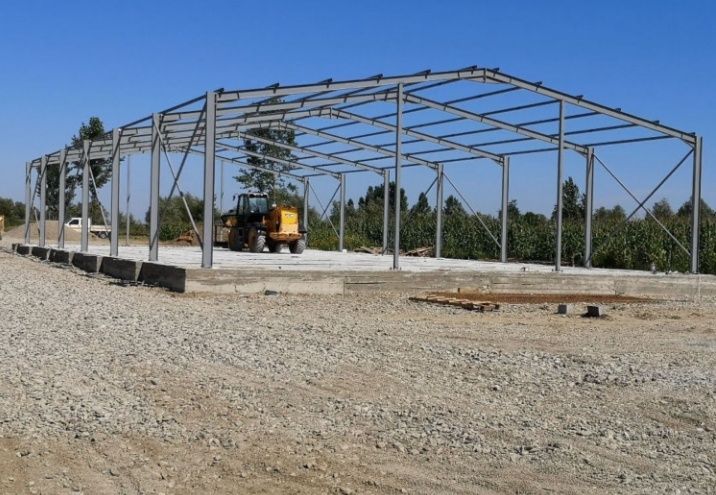 Vand garaje hale metalice structuri diferite lungimi și lățimi 6x7 8x1