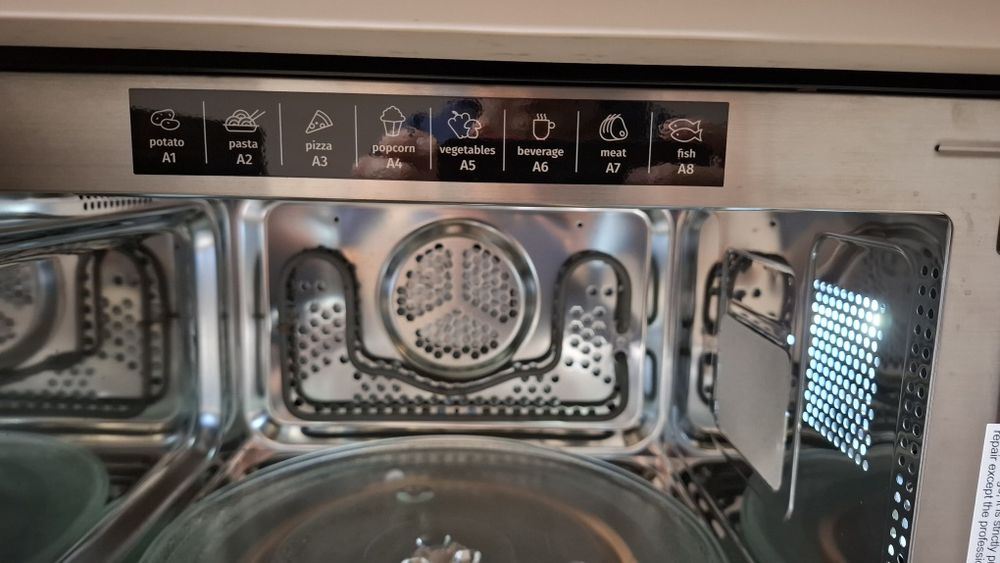 Микровълнова фурна  Gorenje MO28A5BH
900 w, 28 литра, грил, автоматичн