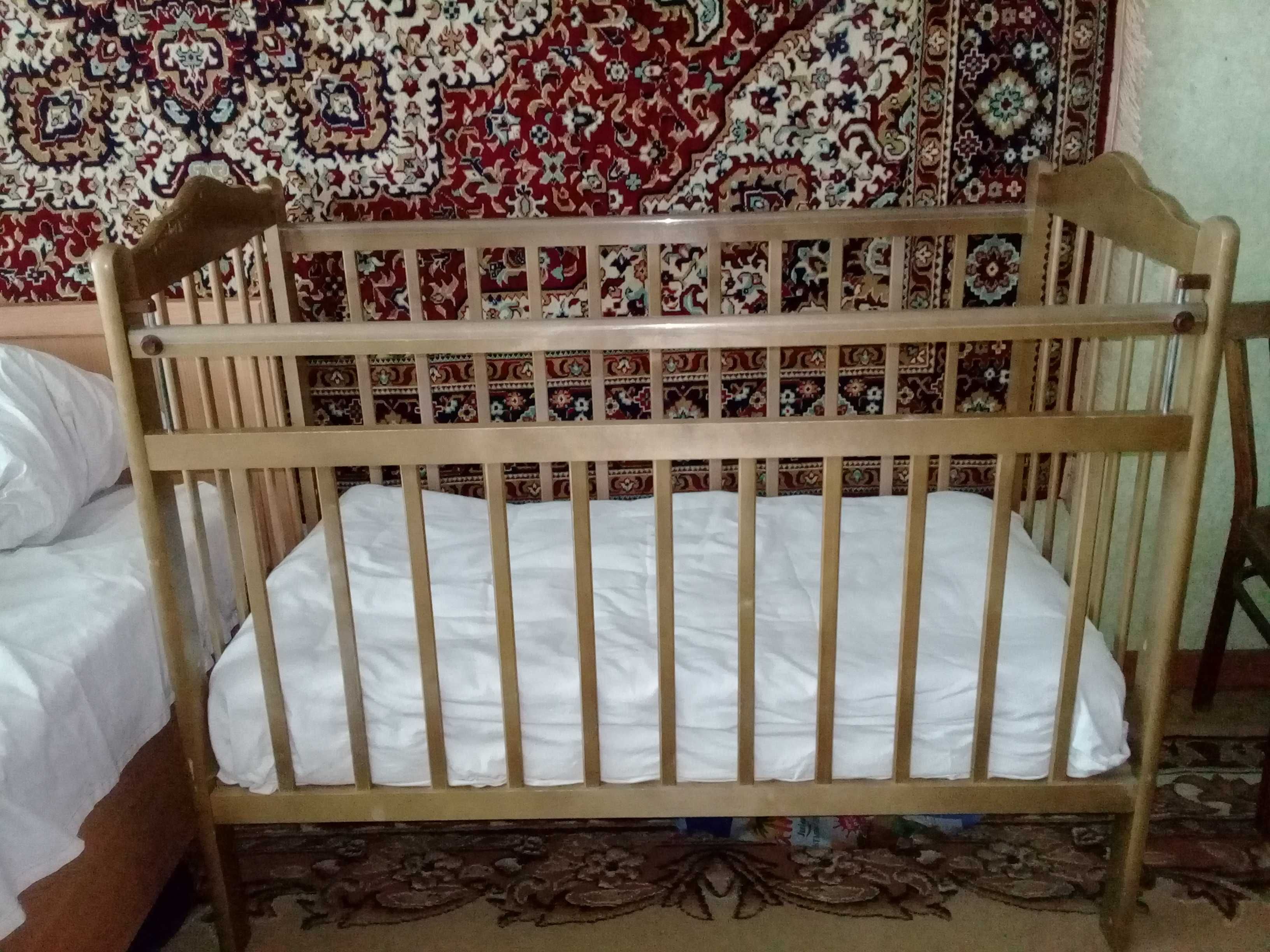 Продам кровать детскую пр-во Россия. С маятником. Размер 60 × 120мм