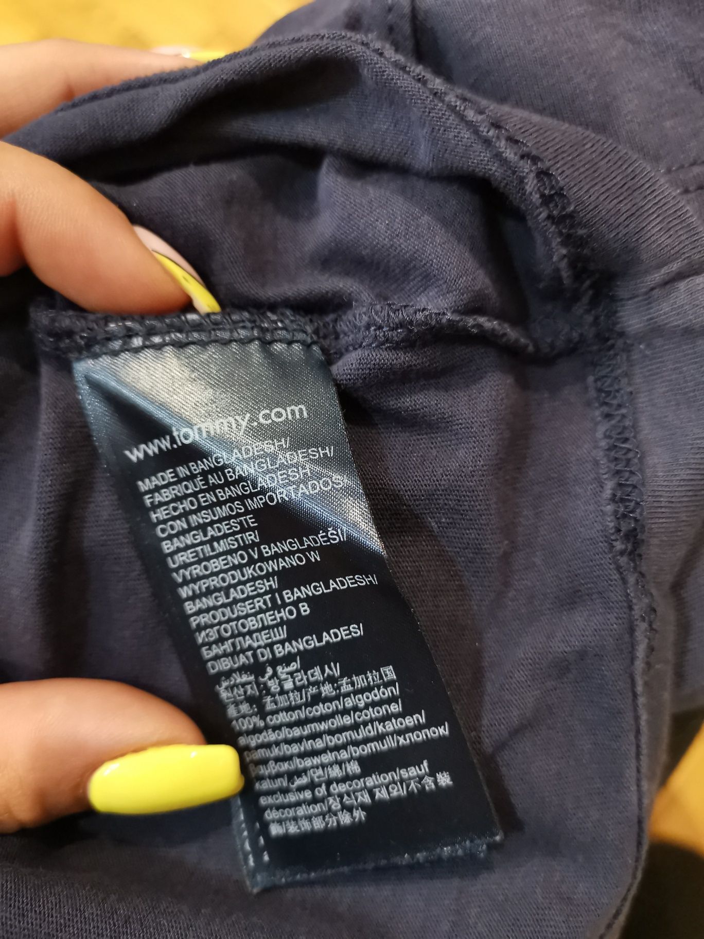 Тениски Tommy Hilfiger, Guess