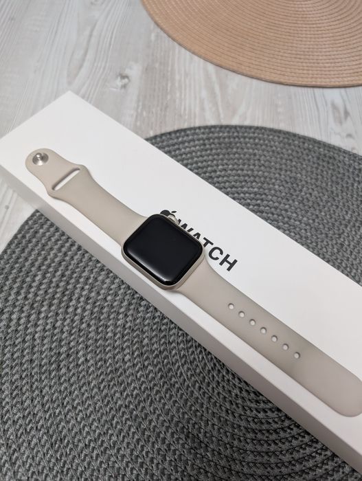 Смарт-часы Apple Watch SE 2 Gen (2023) 40 мм GPS бежевые