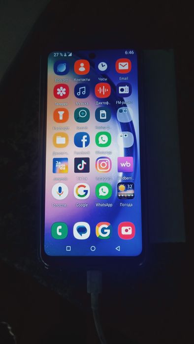 Продам новый телефон Самсунг 75