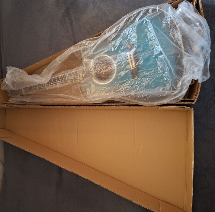 Електро акустична китара