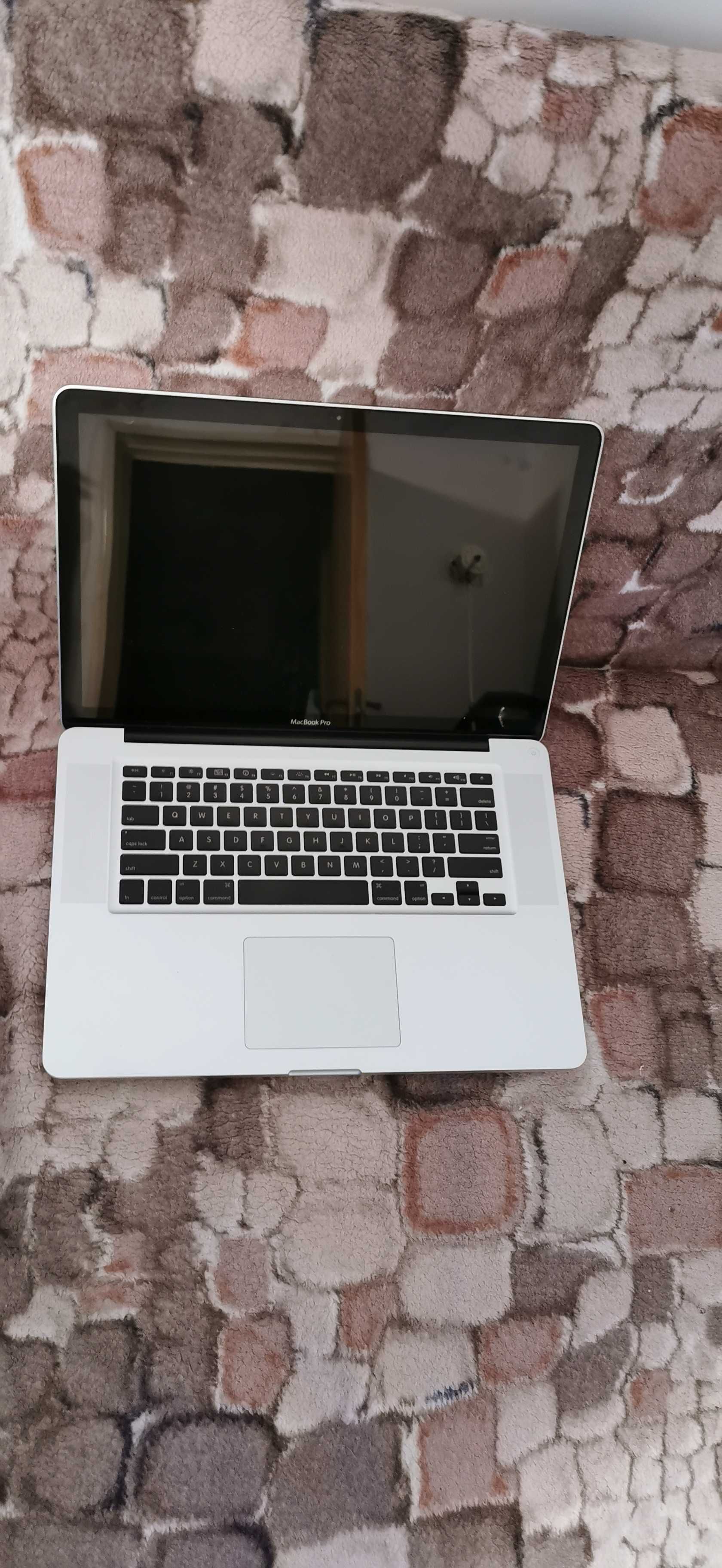 laptop Apple Macbook Pro A1286  defect
