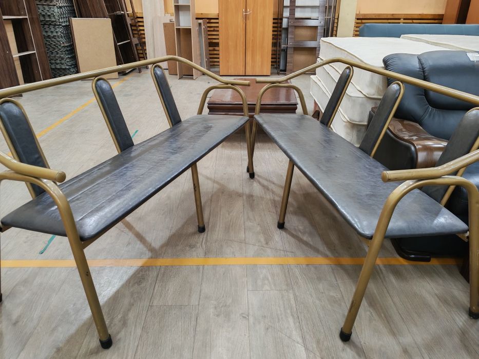 Кресло стулья шкаф кровать