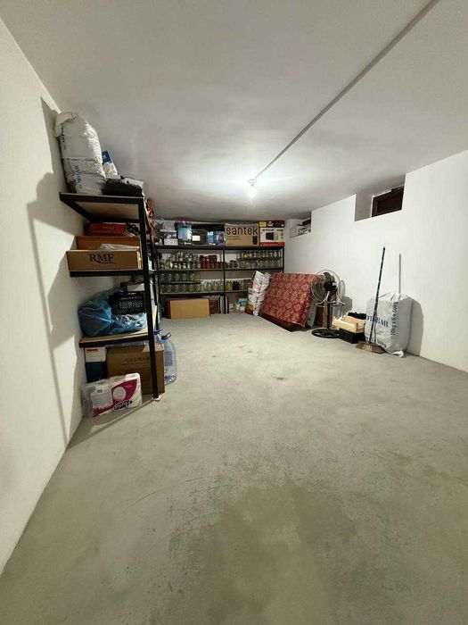 Уч кахрамон постидан 5 км кирганда 5 сотик ховли сотилади.