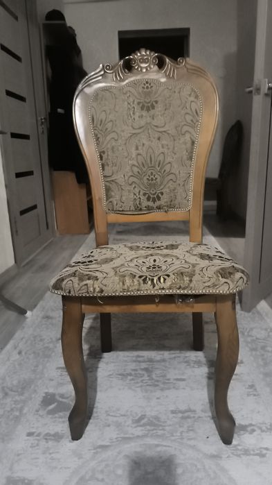 Продам стулья по 5000 тенге.