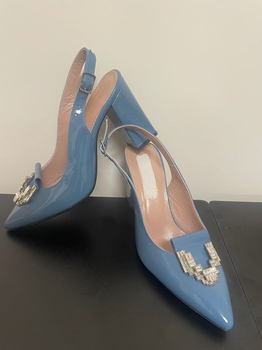 Елегантни обувки с ест. лак