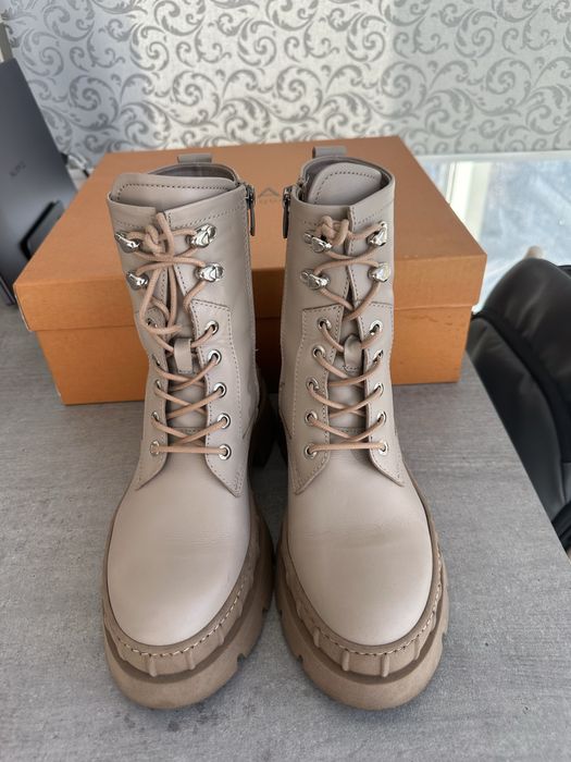 SMAN новые кожаные ботинки 37р цвета капучино