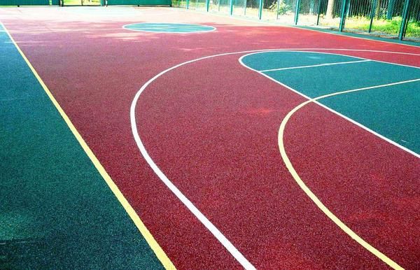 Резиновое покрытие плитка бесшовные спорт плашадок  резина копламаси