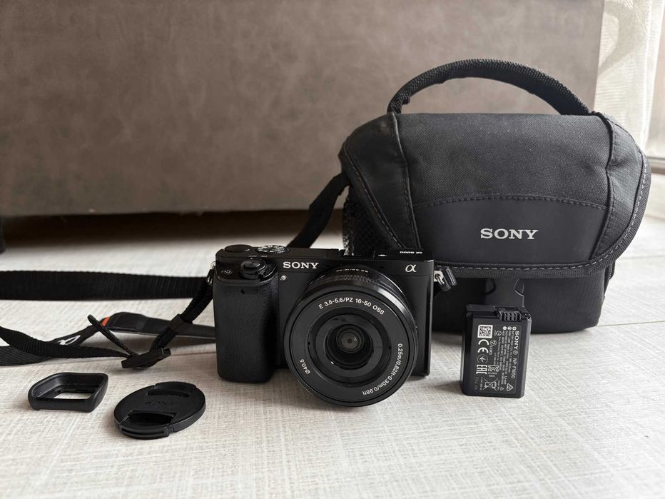 Sony A6000 Mirrorless 24MP + обектив 16-50 mm + аксесоари