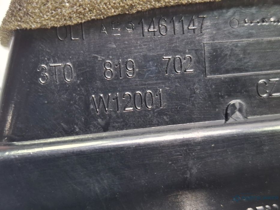 Grila aerisire dreapta SKODA SUPERB II Estate 3T5 2009 - 2015 TDI CBBB, CFGB 3T0819702