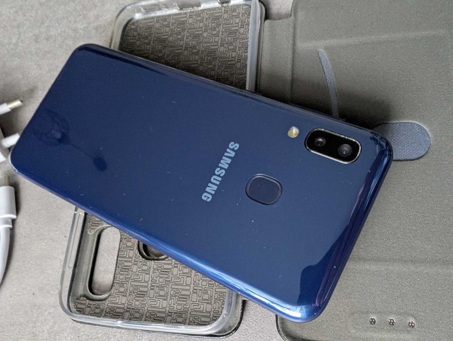 Samsung A20E, 32Gb sau A03 Core, 32Gb, baterie 5A cu RAM de 2Gb