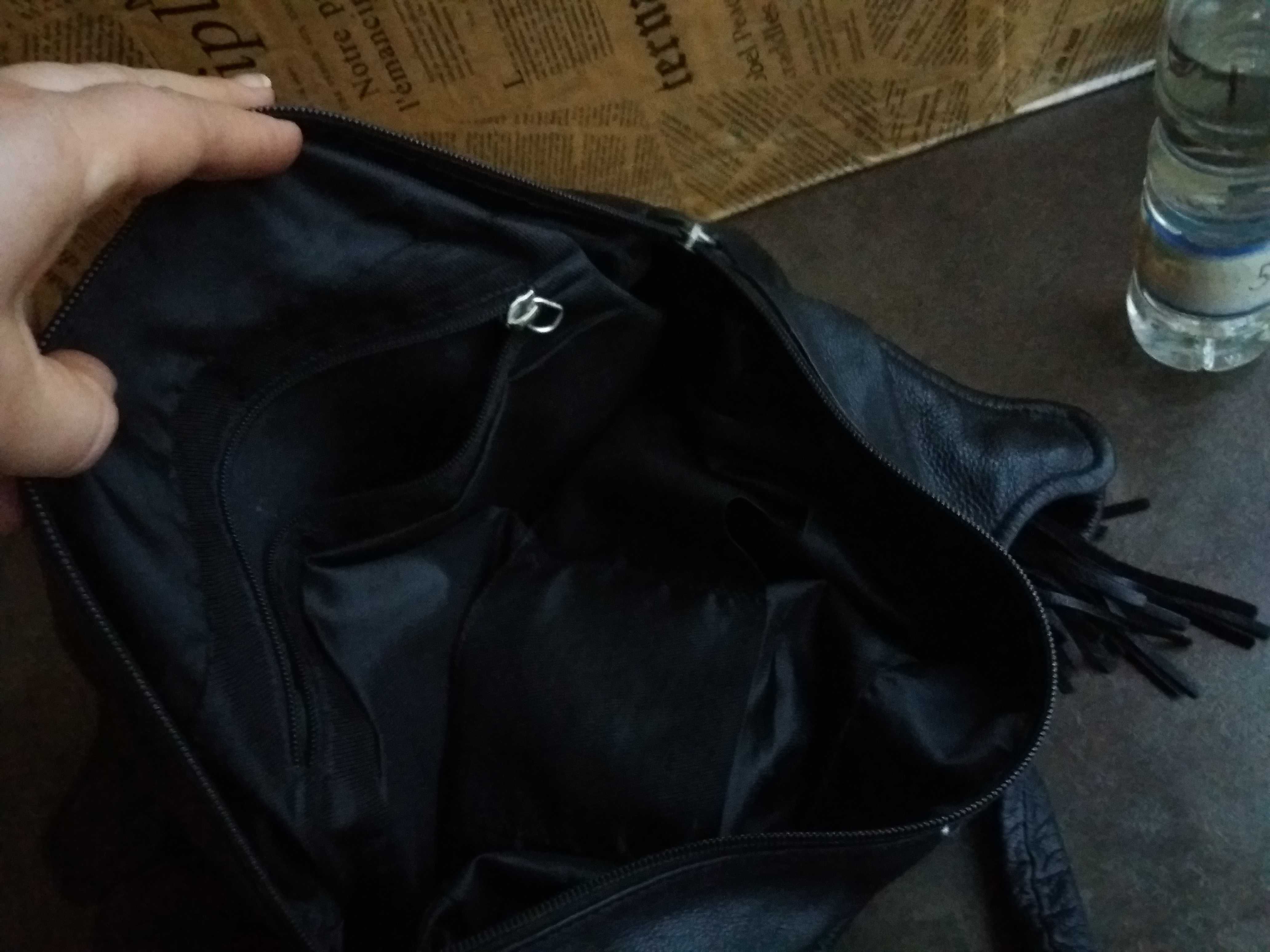черна чанта със пискюли-естествена кожа