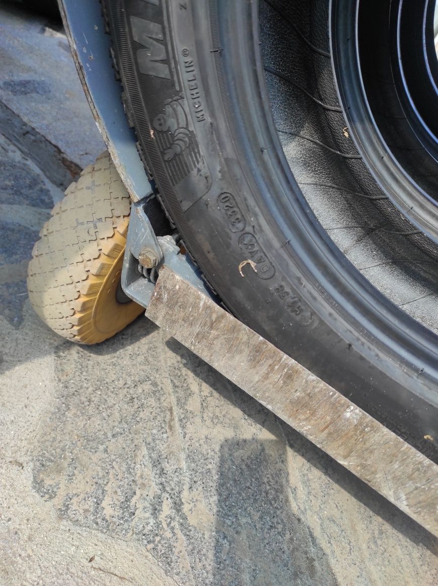215/50/17 Michelin/Nexen