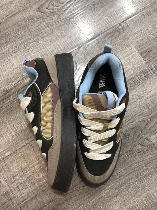 Кроссовки Zara