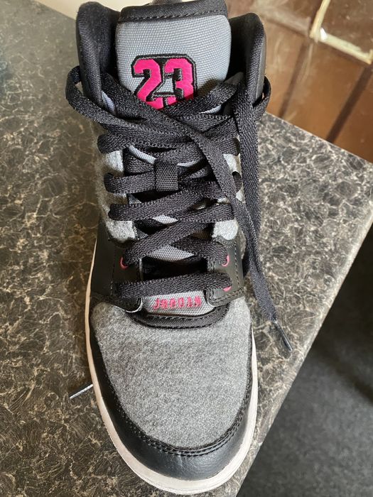 Ghete dama Jordan noi 38.5