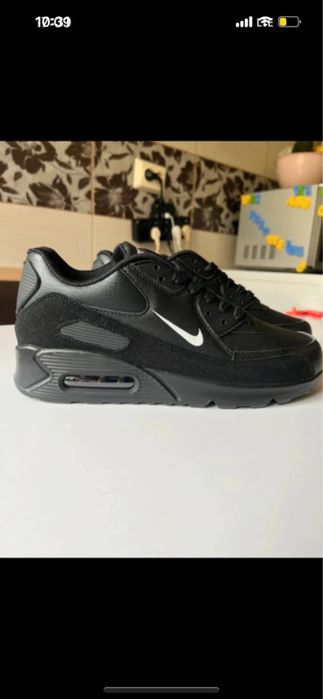 Noi, adidasi nike, marime 40.