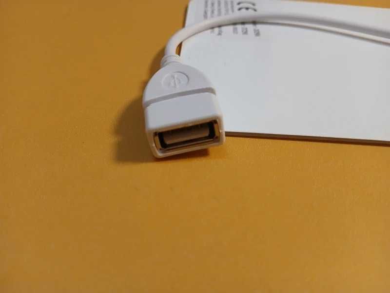 Încărcător solar pentru telefon