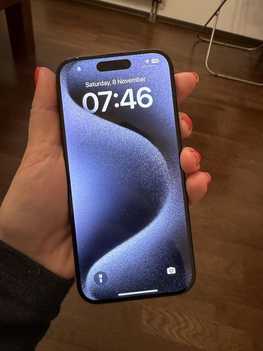 Iphone 15 pro deep blue