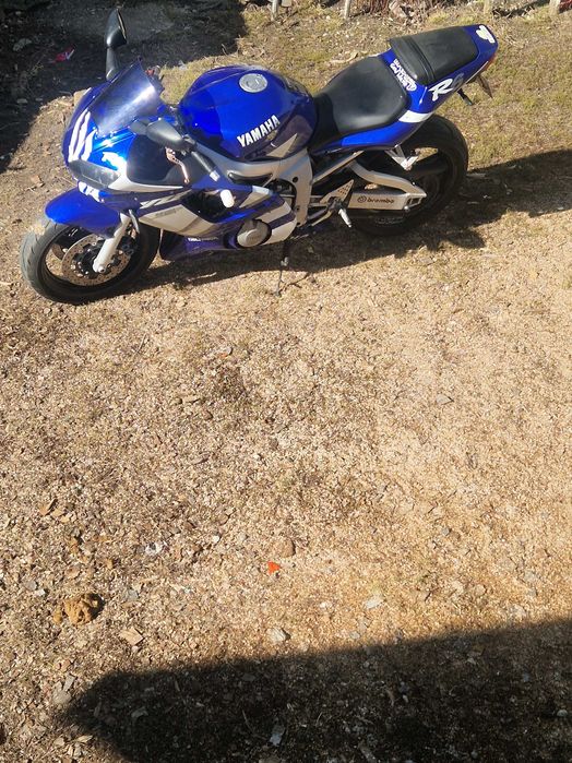 Motocicleta Yamaha r6