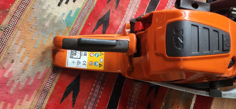 Vand HUSQVARNA 572 XP ,an stare ca nou