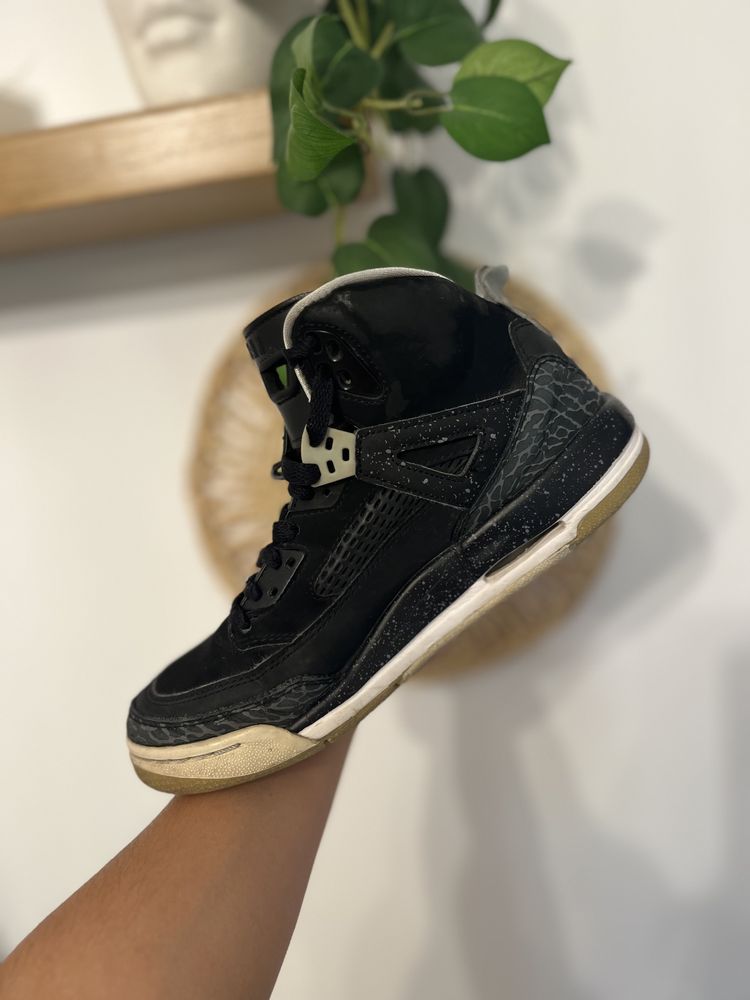 Jordan spizike retro 4