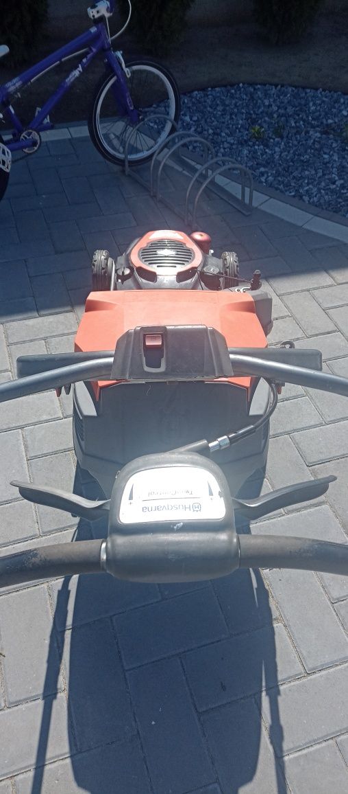 Mașina gazon Husqvarna
