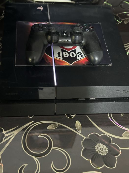Продавам плийстейшън 4 !!!