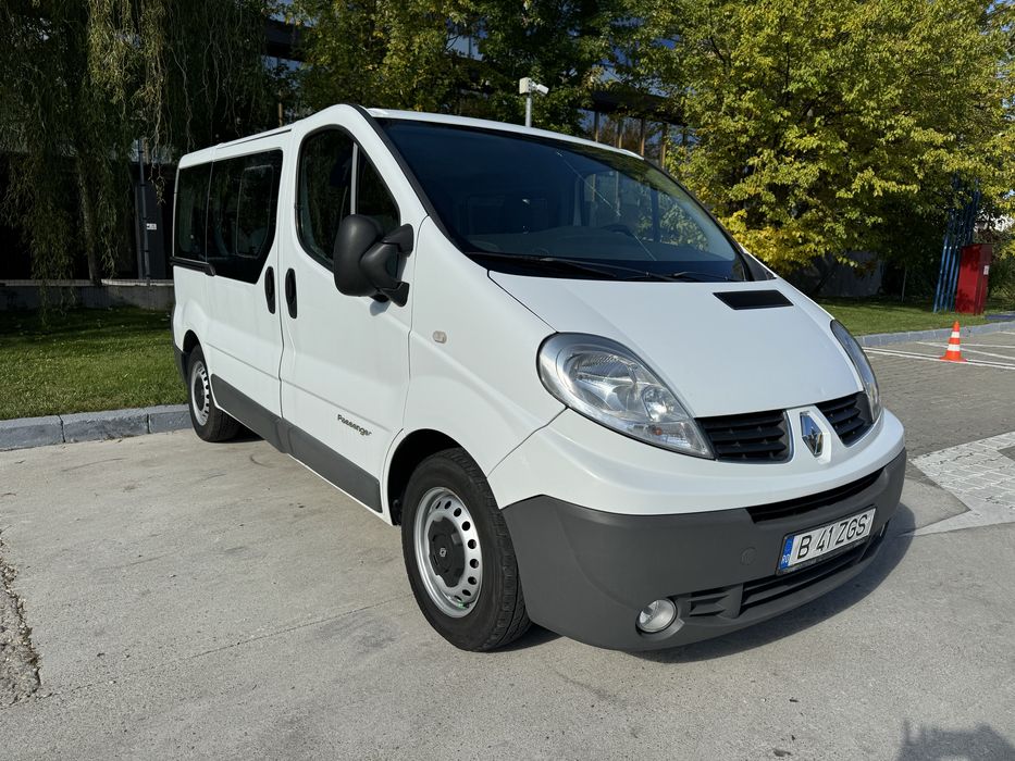Renault trafic 8+1 locuri an fab 2012 motor 2.0 dci 115 cp 6+1 viteze