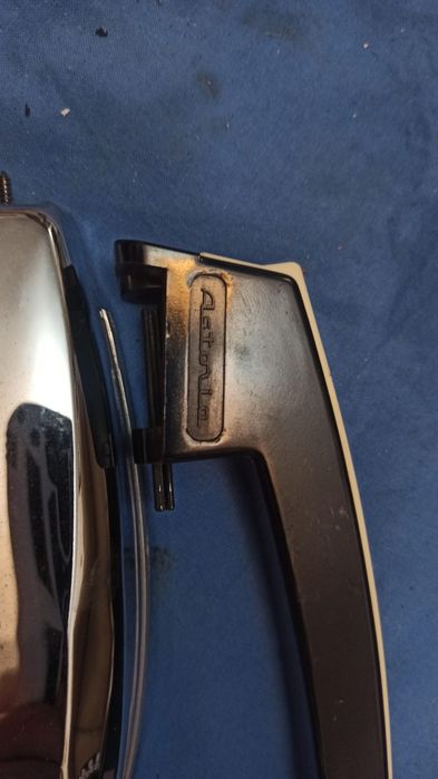 Fier de calcat de voiaj