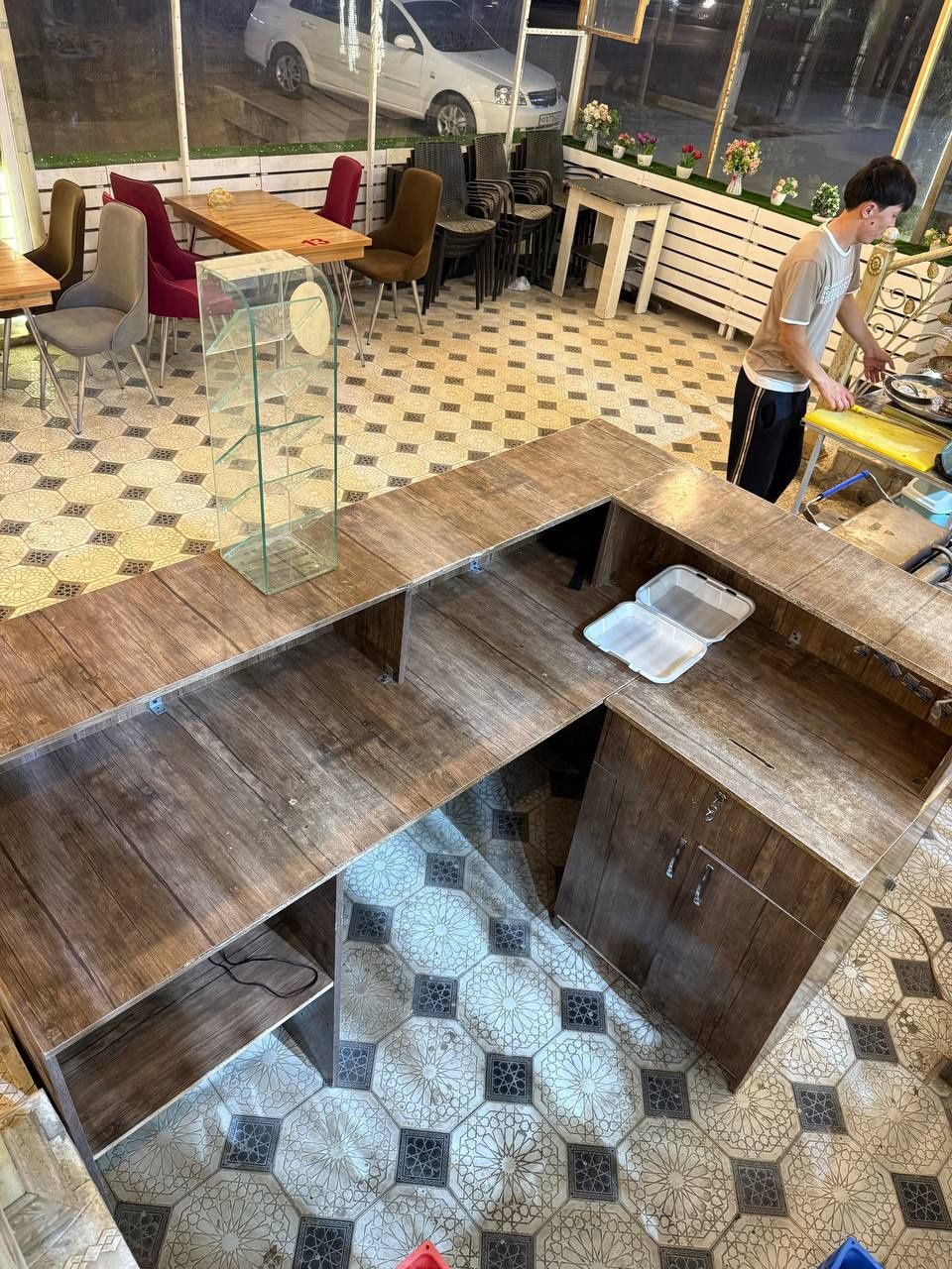 Bar sotiladi kafelar uchun