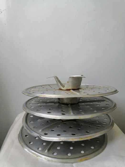 ОТДАМ ДАРОМ мантоварку. Среднюю, (28см), алюминиевую, Советскую, бу