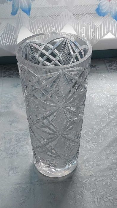 Продается хрустальные вазы и большая синяя  ваза