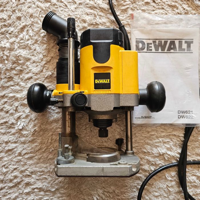 DeWALT DW621 оберфреза 8мм, 1100W