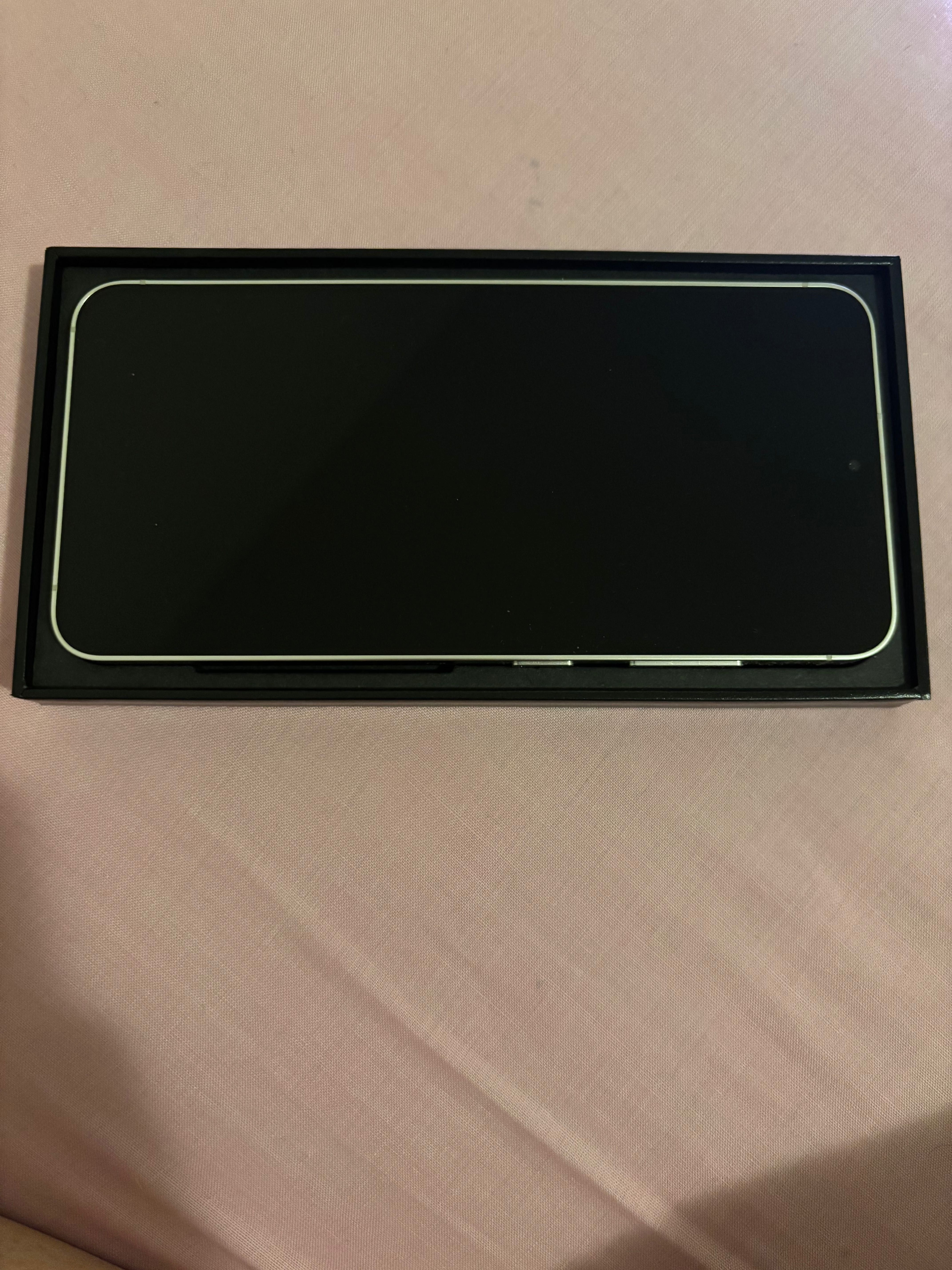 Samsung Galaxy S24 128GB и Samsung Watch FE