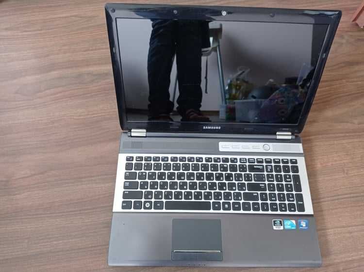 Samsung лаптоп, черен