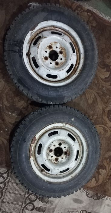 Продам 2 колеса зима