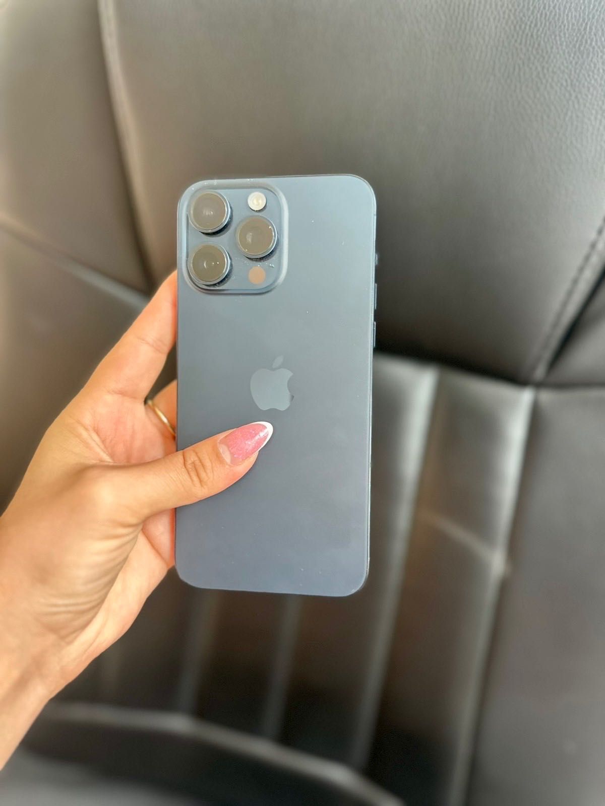 iPhone 15 Pro Max - Blue Titanium - 256 GB.