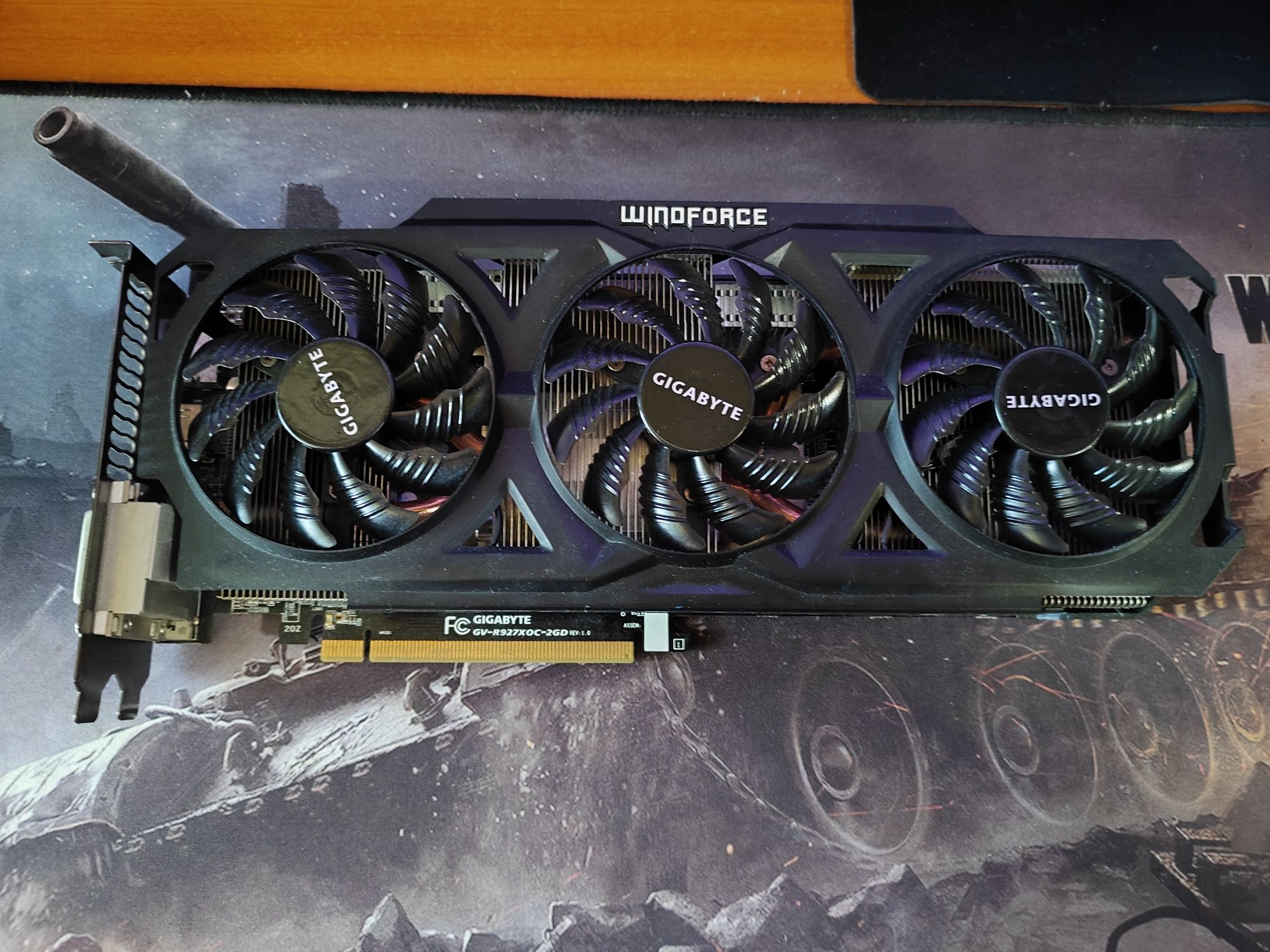 Radeon R9 270x 2gb