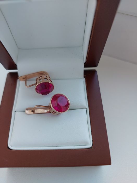 Серьги золотые с рубином