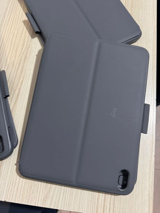Husa Logitech slim folio  ipad generatie 10