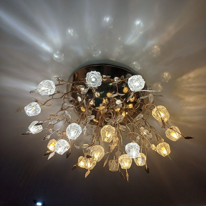 Продам люстру. 18 лампочек.